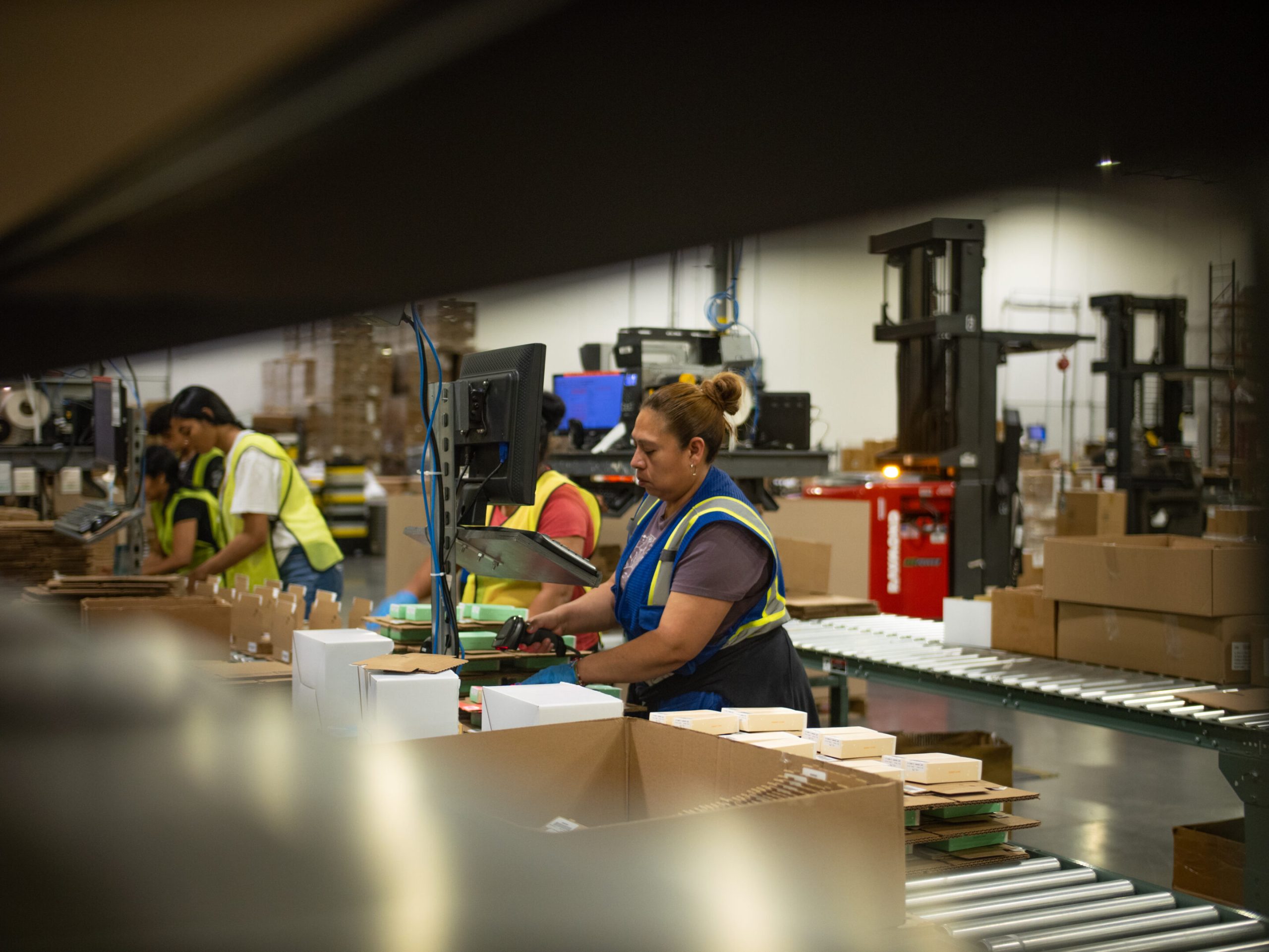 woman working in 3PL fulfillment center